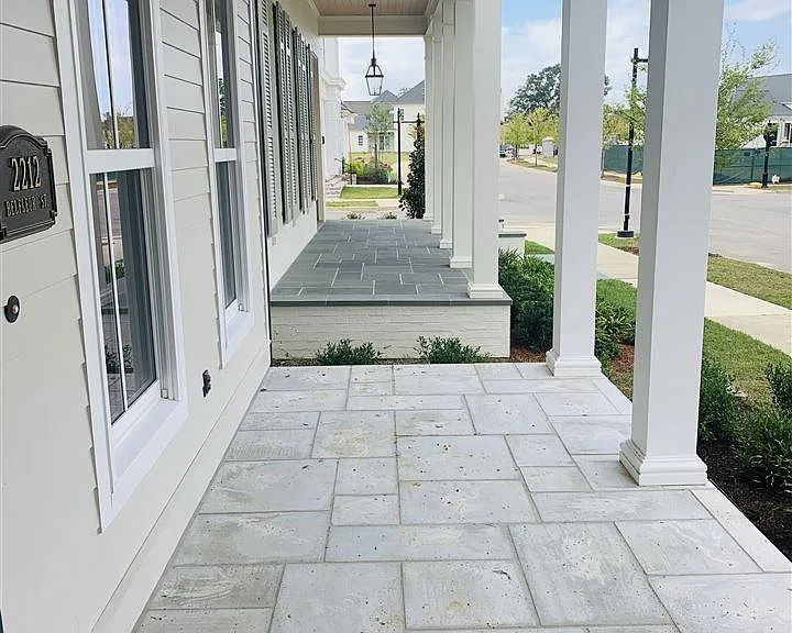 2212 Belfleur St — Photo 3