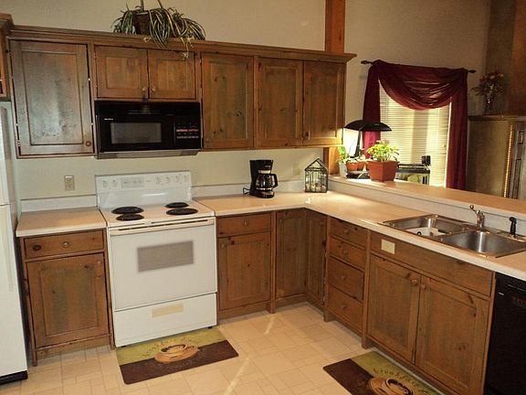 5th image of 308 Emerald Dr