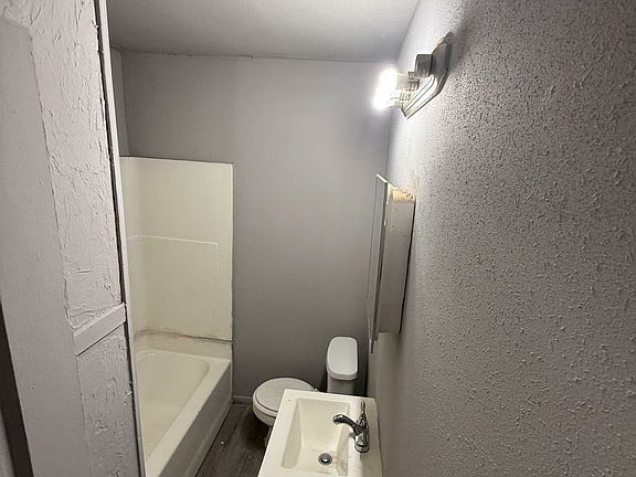 4th image of 303 S Fairmont St Unit A