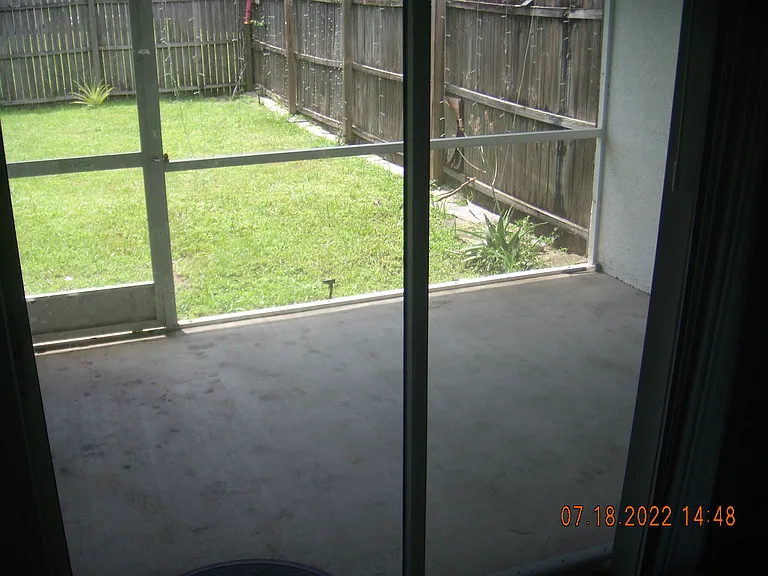 522 NE 24th Pl — Photo 11