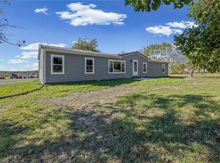 38740 Hedge Ln, Fontana, KS 66026