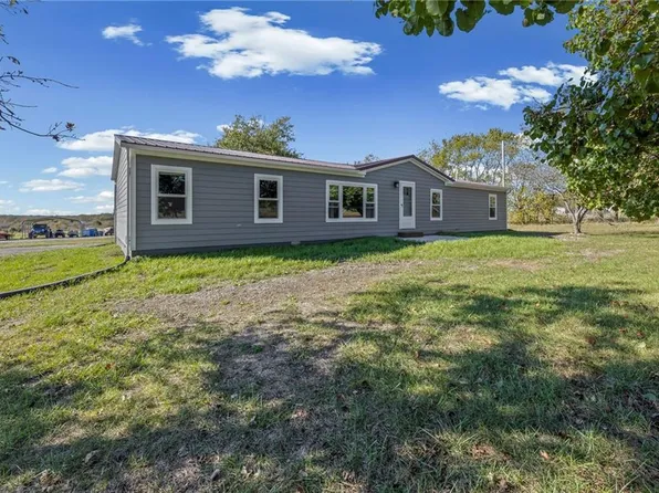 38740 Hedge Ln, Fontana, KS 66026