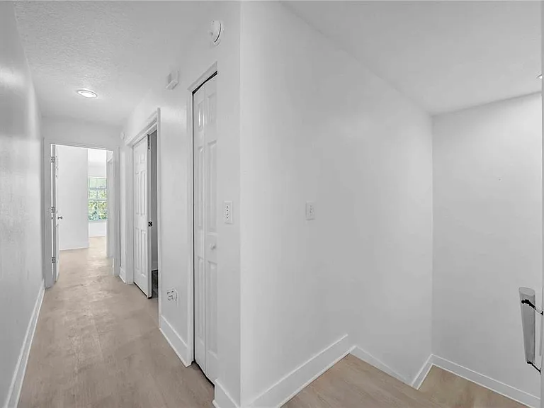 727 Kensington Lake Cir — Photo 39