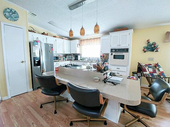 2nd image of 1220 Las Brisas Dr