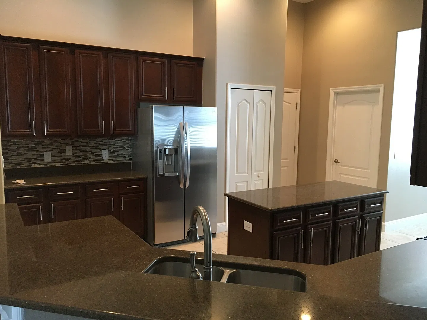 4 bed, 2177 sqft, $2,500 — Photo 4