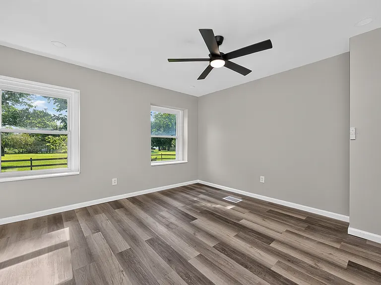 904 Locust Corner Rd — Photo 13