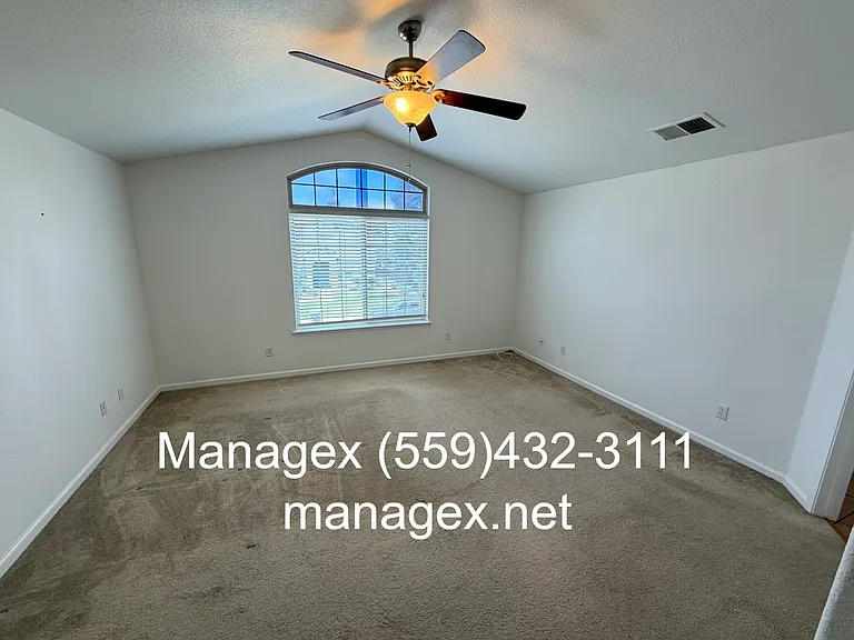 2833 E Cromwell Ave — Photo 19