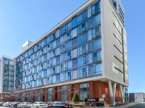 90 Stadium Rd #1002, Toronto, ON M5V 3W5