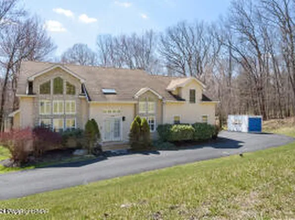 2418 Leisure Ln, Stroudsburg, PA 18360