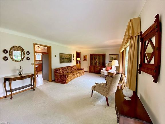 4th image of 1065 Golfview Dr