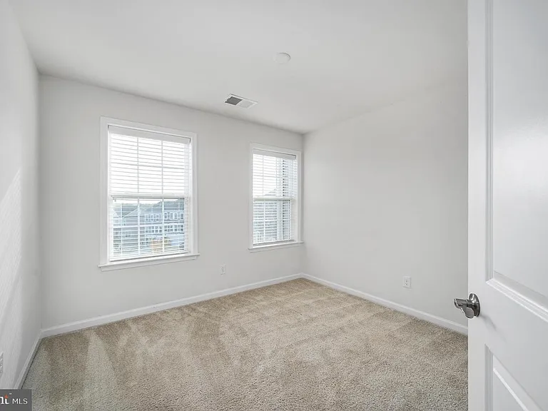 1319 Gilmore St — Photo 18