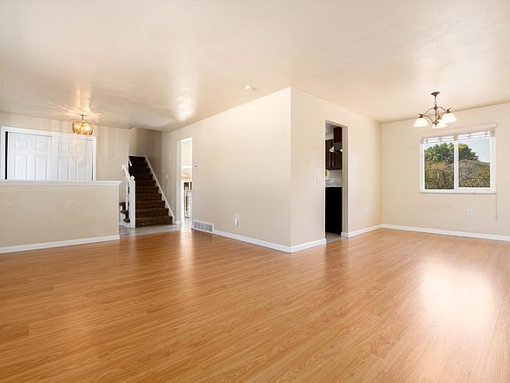 3rd image of 6250 W Fairview Ave