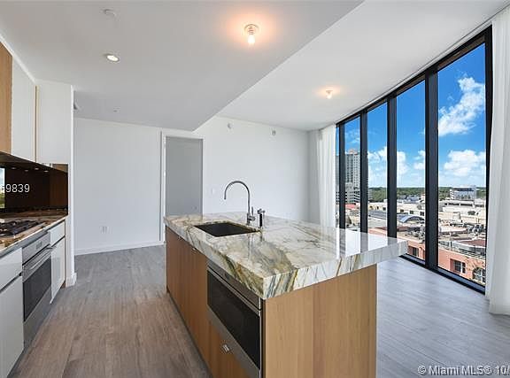 4th image of 2831 S Bayshore Dr Unit 908