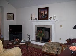 4th image of 627 Willowcrest Pl
