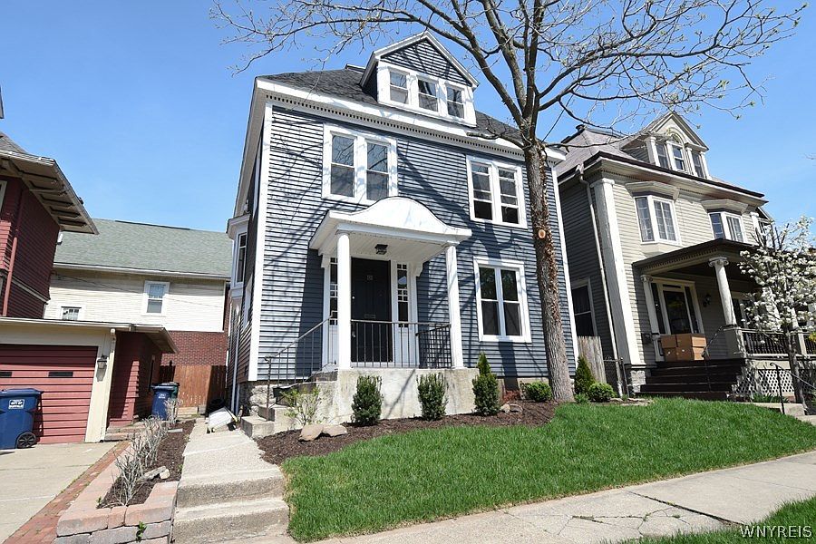 1st image of 10 Crescent Ave W
