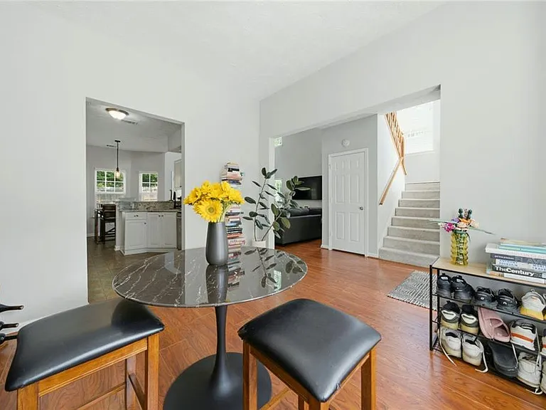 983 Aspen Dr — Photo 3