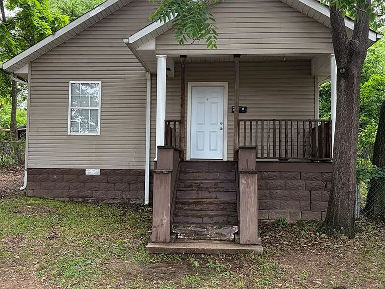 1911 Cherry St — Photo 1