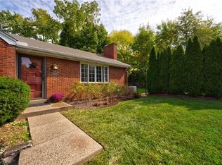 560 Overlook Dr, Pittsburgh, PA 15216