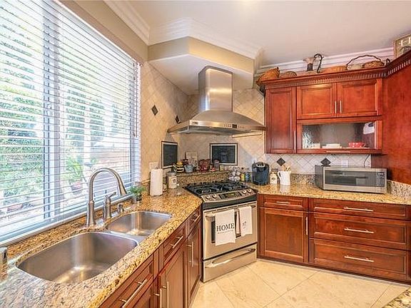 4th image of 2801 Hazel Pl