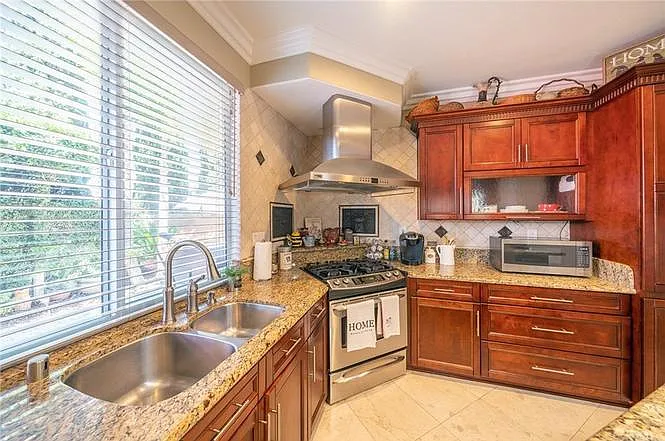 2801 Hazel Pl — Photo 4
