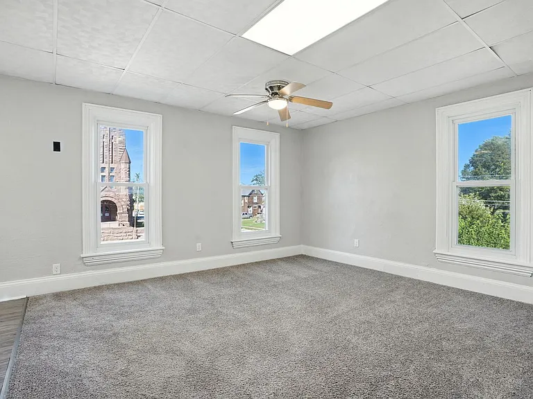 325 Kirkwood Blvd — Photo 17