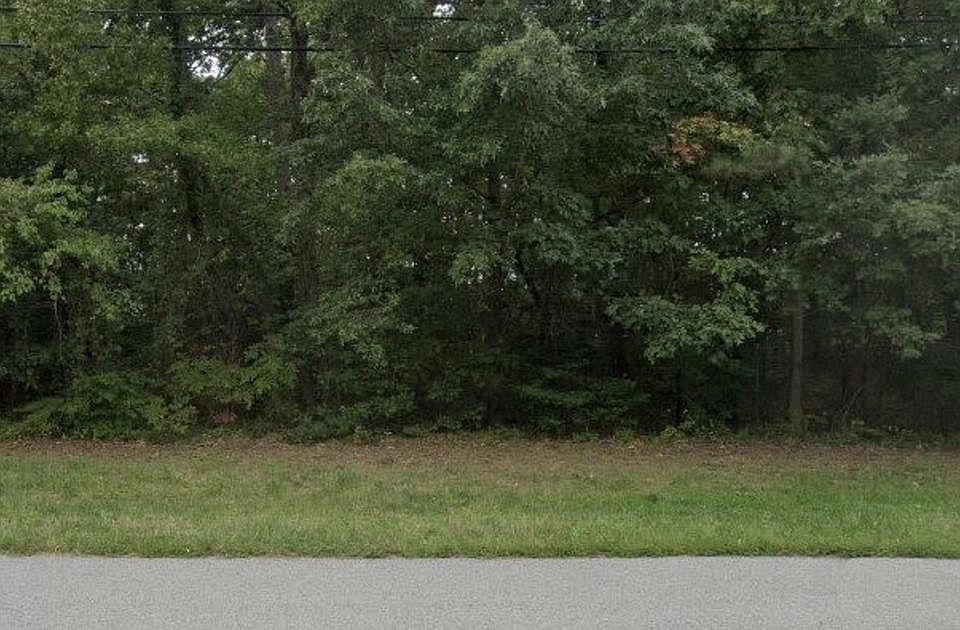 2nd image of 17377 Piney Point Rd