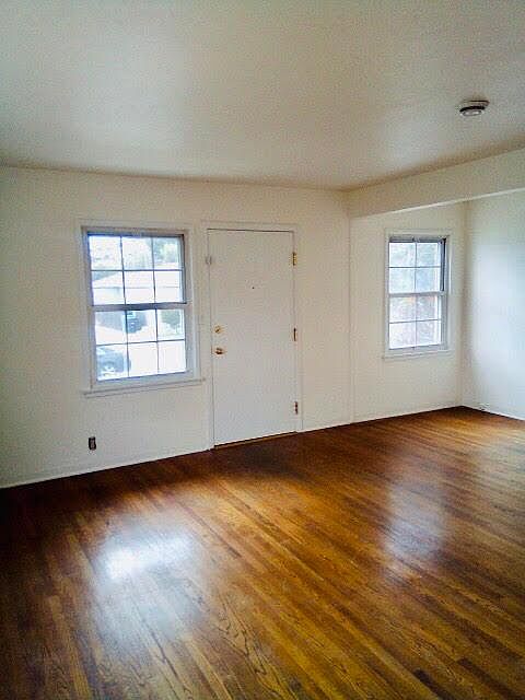 2nd image of 6433 W 86th Pl
