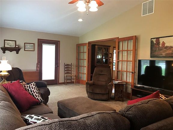 3rd image of 105 Knollwood Dr