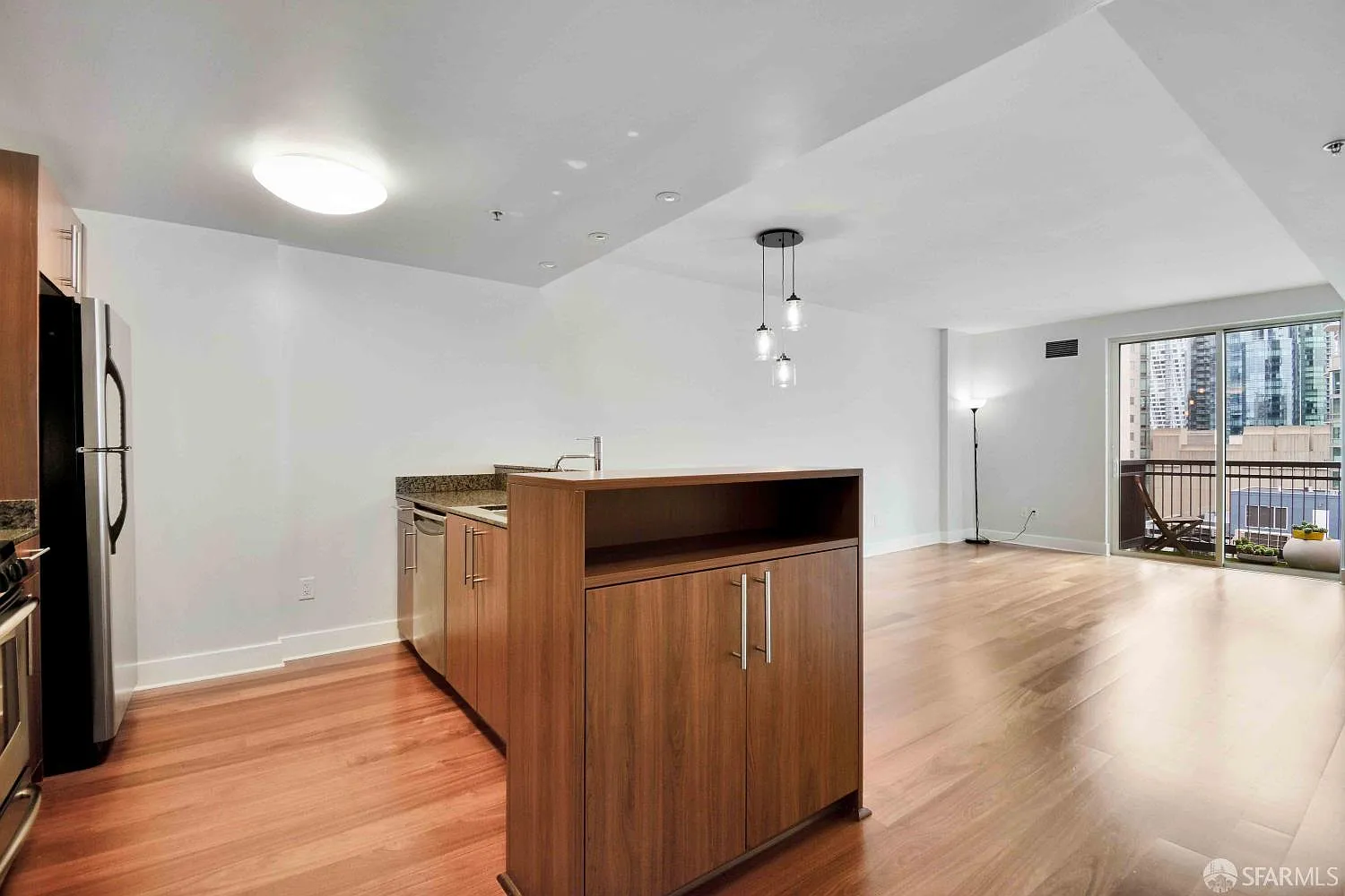 2 bed, 2.0 bath, 995 sqft, $6,695 — Photo 1