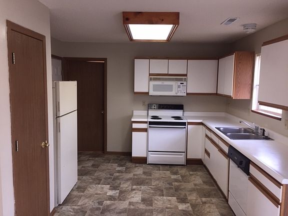 5th image of 226 N Ventura Ave APT A