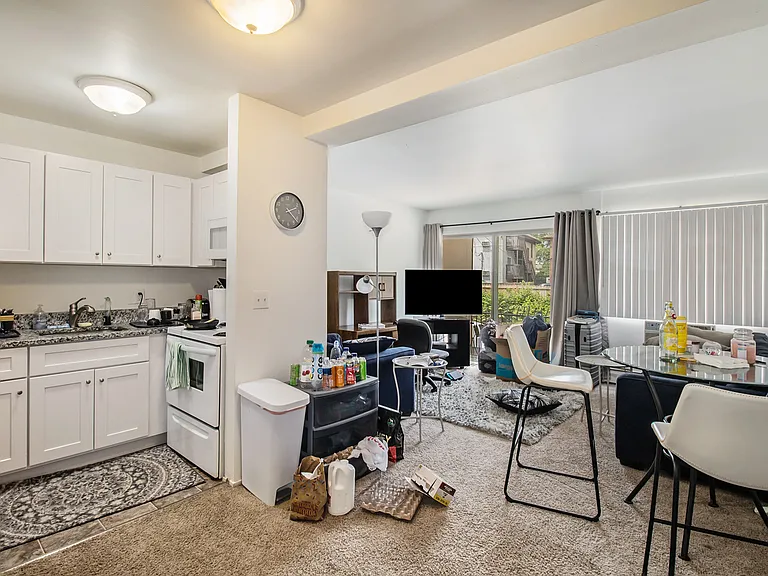 1327 Wilmot St #5 — Photo 9