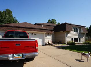 1042 13th St W, Dickinson, ND 58601