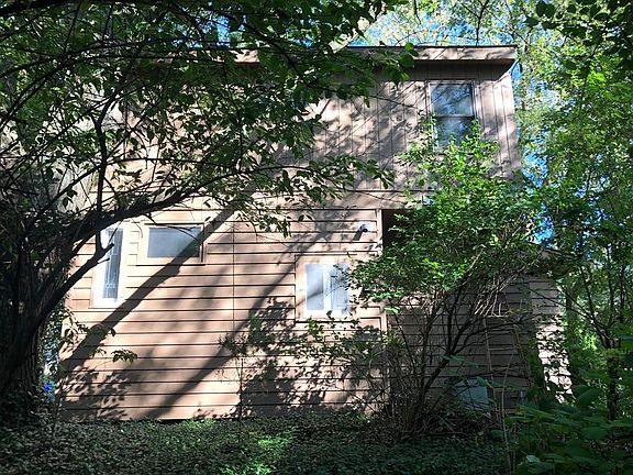3rd image of 3S530 Elizabeth Ave