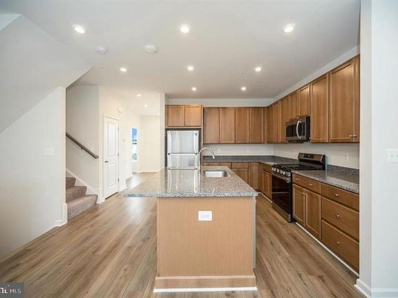 4th image of 325 Crab Apple Dr APT 101