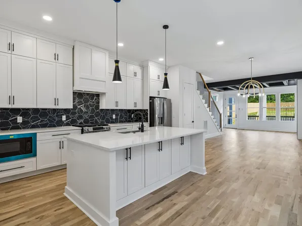 3224B Curtis St, Nashville, TN 37218