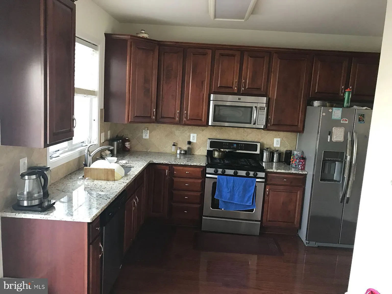 3 bed, 3.5 bath, 1654 sqft, $3,100 — Photo 3