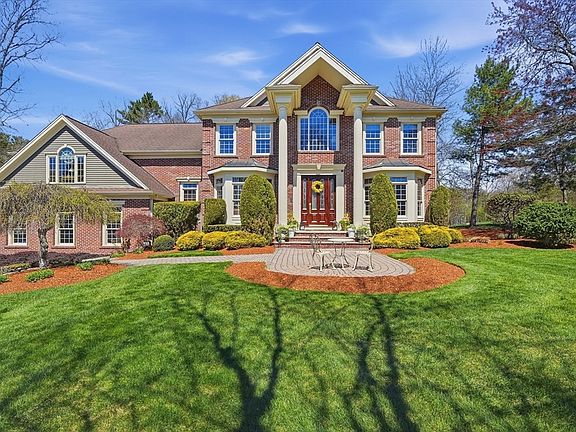2nd image of 5 Saratoga Ln
