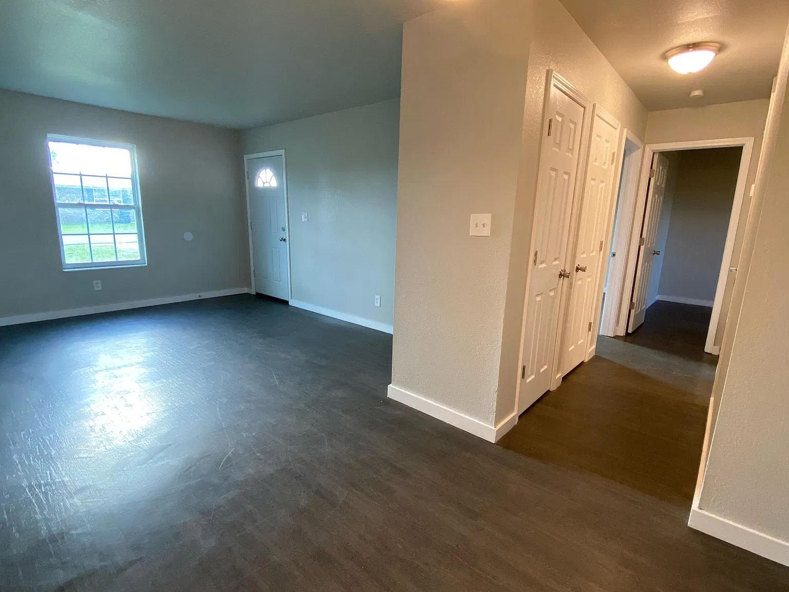 1008 Russ Lake Dr — Photo 4