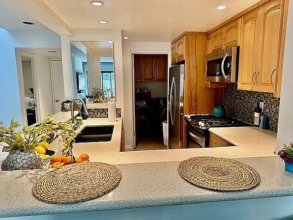 3rd image of 2051 Cliff Dr Unit 10