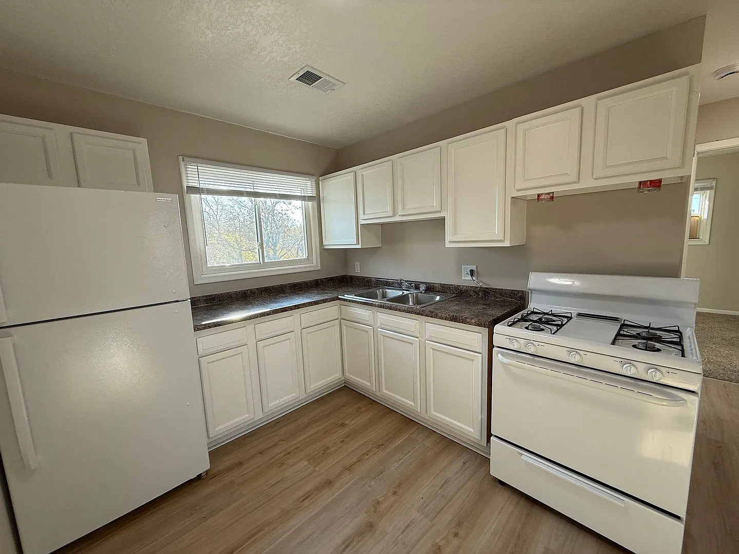 2606 E Hennepin Ave — Photo 3