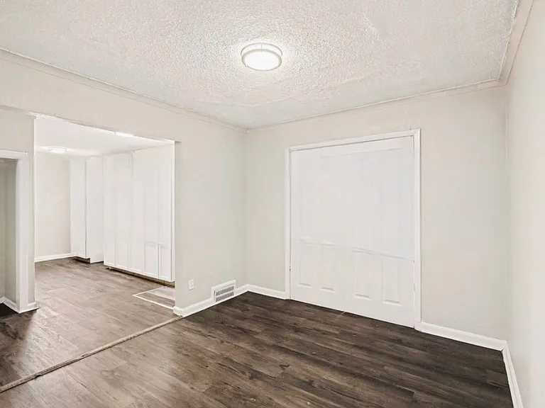 6220 Agnes Ave — Photo 1