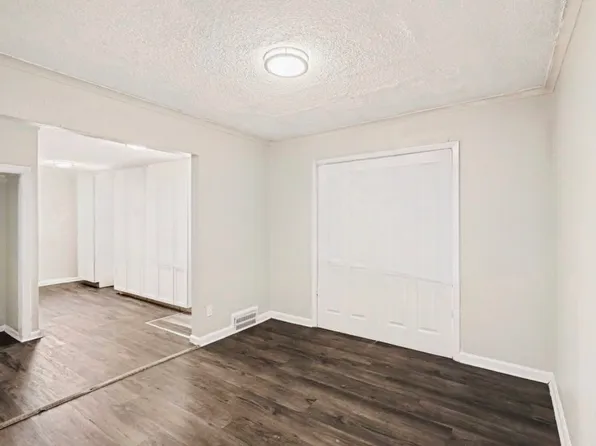 6220 Agnes Ave, Kansas City, MO 64130