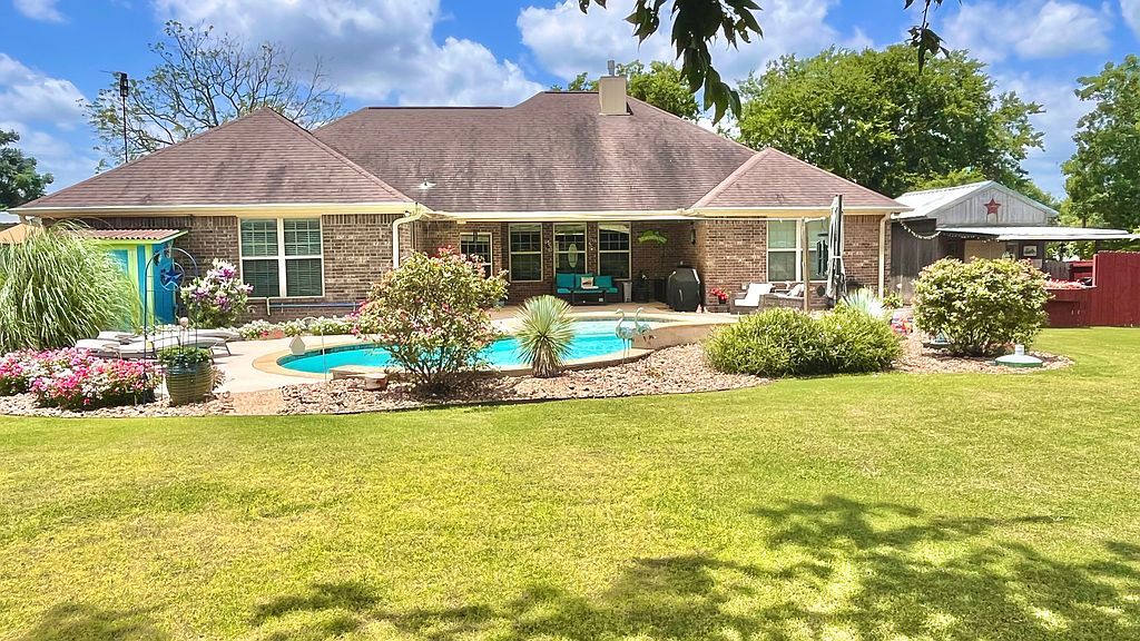 22209 Pierce - Property Image