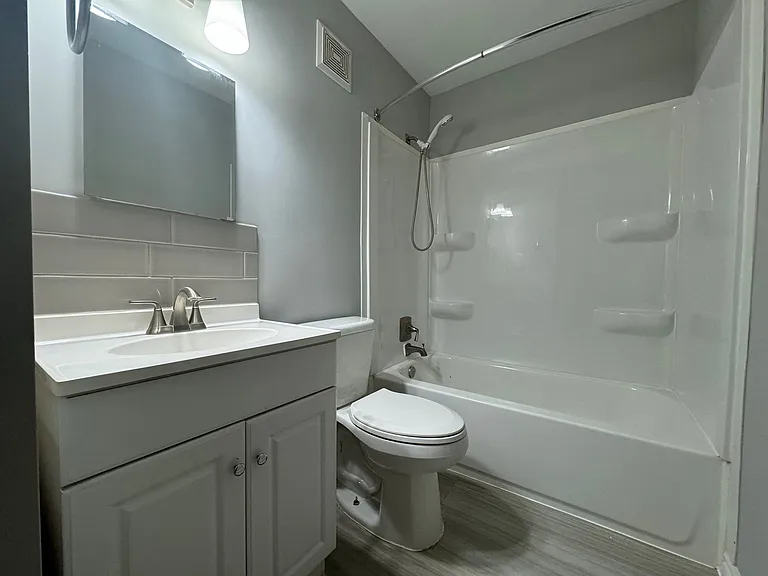 192 Allen St E #3 — Photo 7