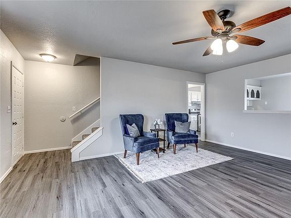 4th image of 608 S Silver Leaf Dr