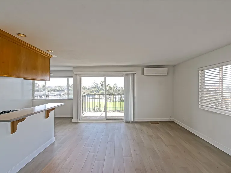 1720 Ardmore Ave #301 — Photo 8