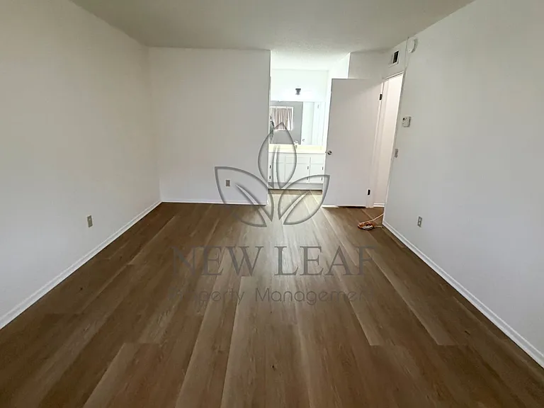 3054 Gladstone St #4 — Photo 16