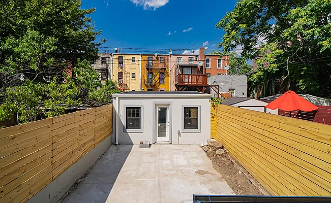 Rented by Remax Edge | media 39