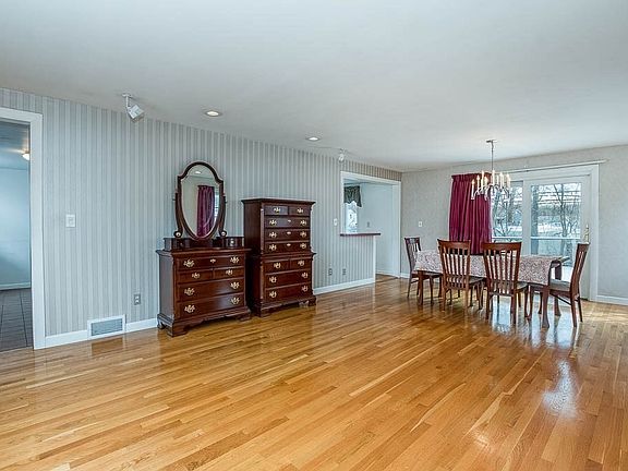 5th image of 18 Howie Rd