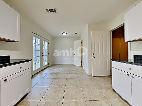 4th image of 2738 Springstone Dr
